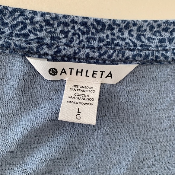 Athleta Breezy Scoop Cheetah Print Top Large Short Sleeve Blue - Picture 6 of 9